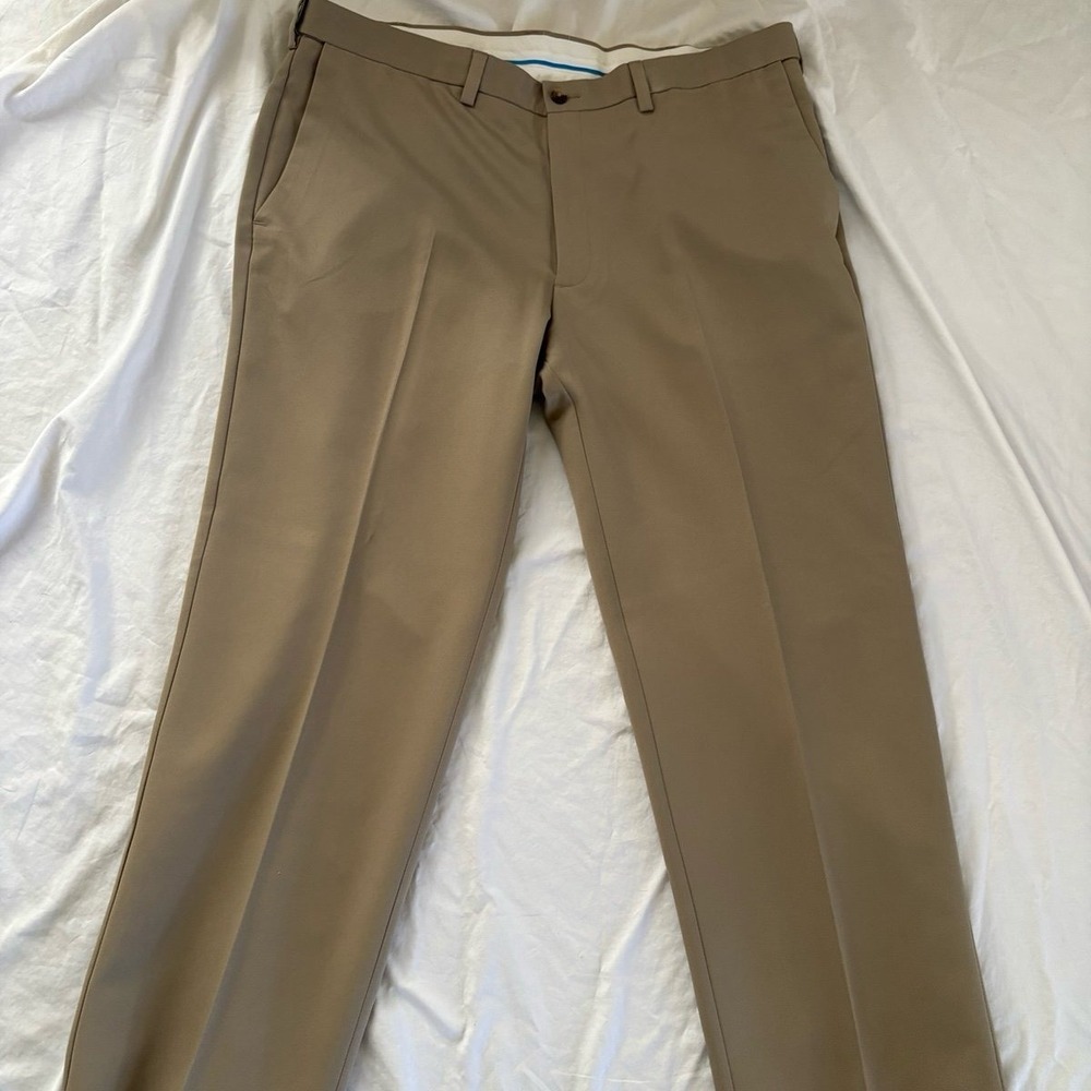 HAGGAR KHAKI MEN WORK Haggar OFFICE PANTS 40 X 30 CASUAL LOUNGE SOFT